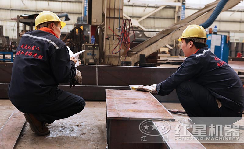 技術人員生產(chǎn)玄武巖打沙機