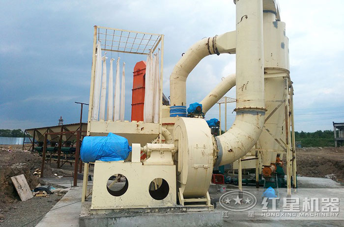 重晶石粉生產(chǎn)現(xiàn)場(chǎng)