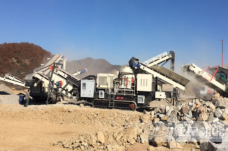 200噸移動(dòng)破碎機(jī)作業(yè)現(xiàn)場