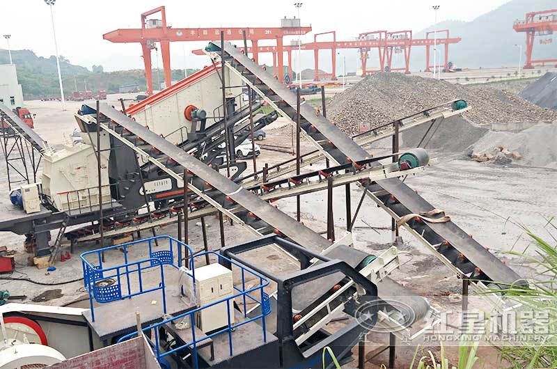 大型移動石子粉碎機(jī)客戶