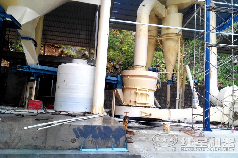 雷蒙磨粉機(jī)作業(yè)現(xiàn)場