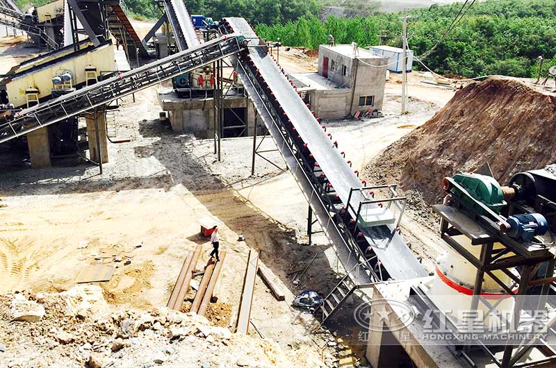 一天產(chǎn)量500左右的鵝卵石碎石制砂機現(xiàn)場