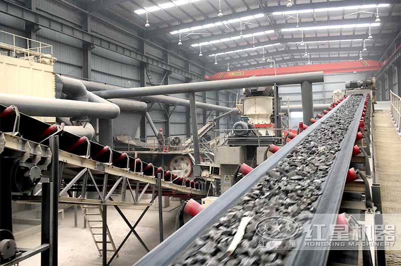 單缸圓錐破碎機作業(yè)現(xiàn)場